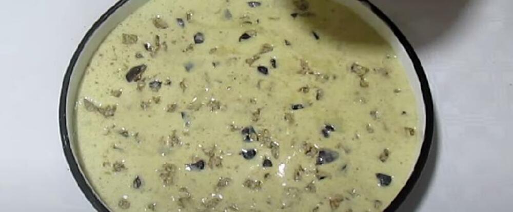 Kora sa šljivama i orasima u plehu