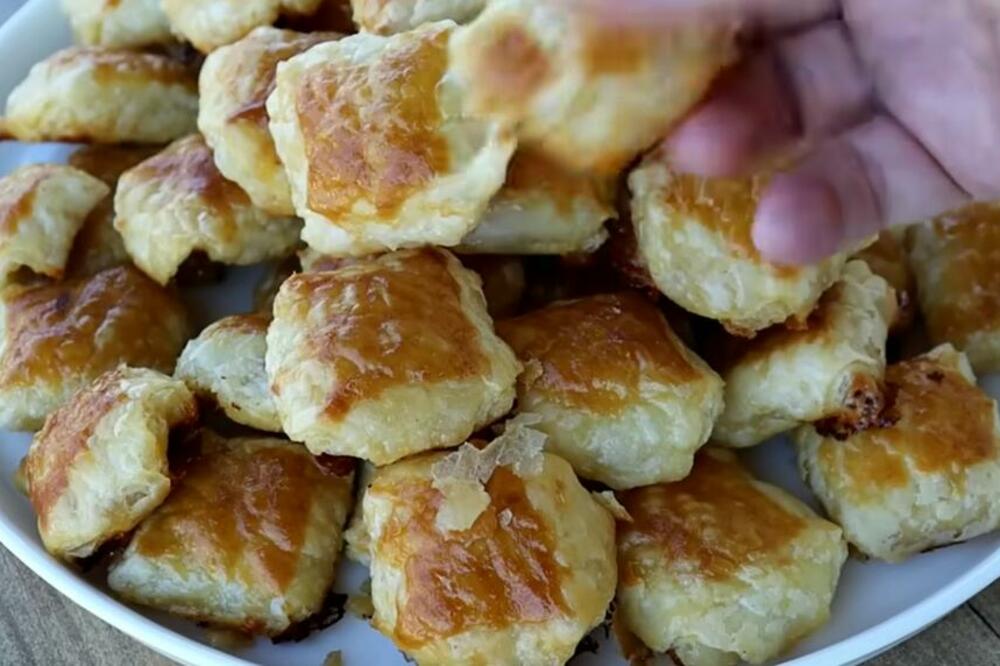 MINI PITE ODLIČNE ZA VEČERU, ODMAH ĆE NESTATI SA TANJIRA: Mekano testo punjeno NEODOLJIVIM nadevom (VIDEO PRIPREMA)