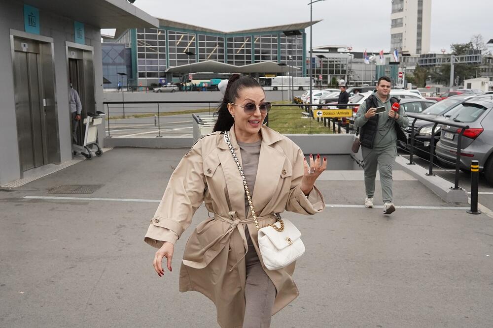  Sašu Popovića interesovalo je da se informišu o Cecinom putovanju