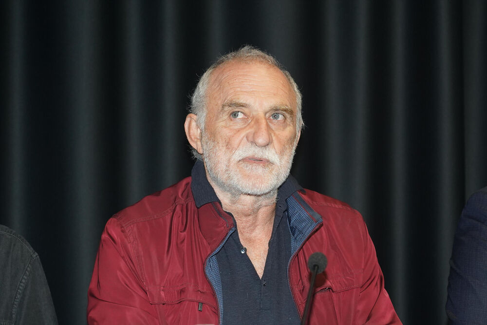 Koliko će u projekat biti uloženo dovoljno govori i informacija koja postaje sve glasnija, a to je da će se serija prikazivati na Netfliksu.