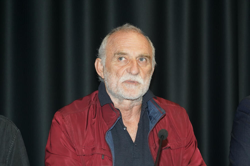 OKO NJEGA SAMO LEPE ŽENE: Ristovski ima 39 godina mlađu devojku, a tek da vidite NJEGOVU SNAJKU, prava BOGINJA