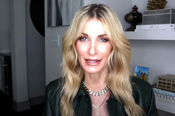 AKO IMATE VIŠE OD 40 GODINA, ZABORAVITE NA OVU ODEĆU: Niti vam PRILIČI, niti je udobno - budite dame (VIDEO)