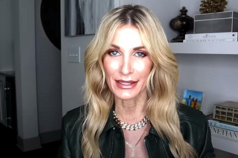 AKO IMATE VIŠE OD 40 GODINA, ZABORAVITE NA OVU ODEĆU: Niti vam PRILIČI, niti je udobno - budite dame (VIDEO)