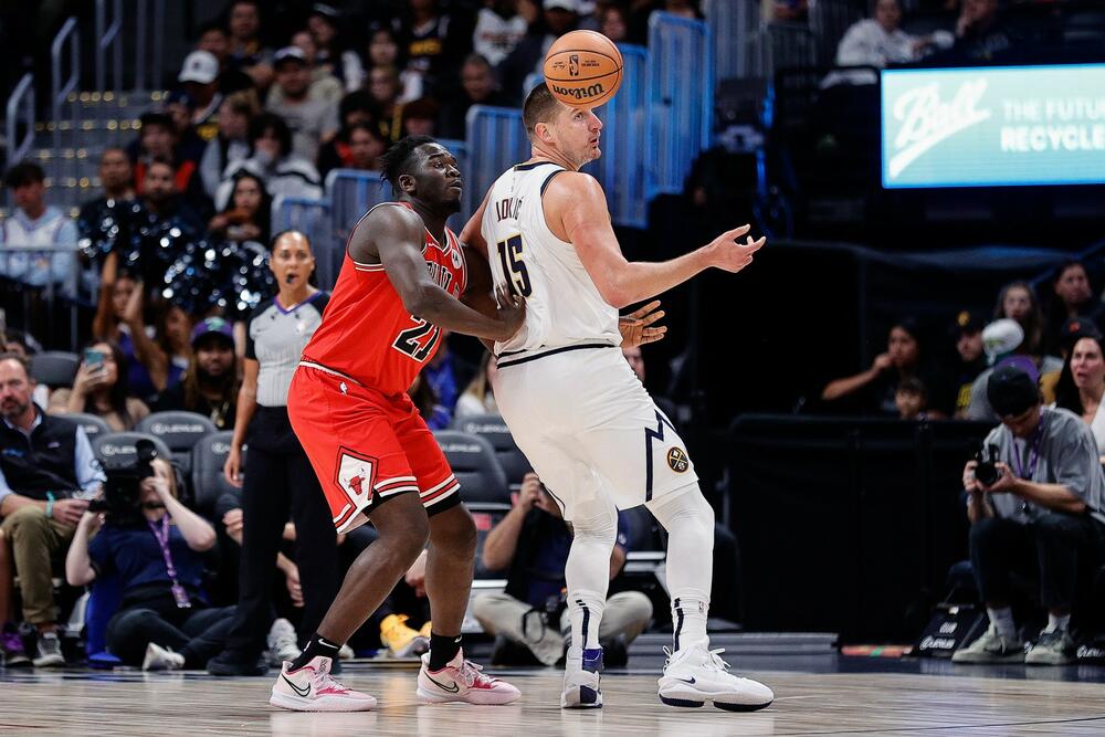 Nikola Jokić na utakmici Denver Nagetsa i Čikago Bulsa