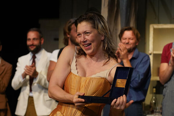 NJENO TELO PRKOSI GRAVITACIJI, A TEK DA JOJ VIDITE SINA ŠMEKERA: Branki Katić OVA STVAR u vezi sa decom TEŠKO PADA