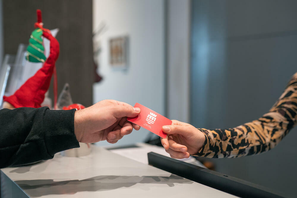 AKO IMATE U NOVČANIKU OVU KARTICU - &ldquo;NA KONJU STE&rdquo;: Mnogi Beograđani žele da je uzmu jer će sve PLAĆATI MANJE