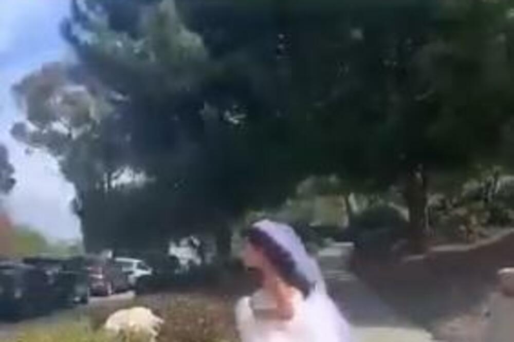 MLADA POBEGLA SA VENČANJA, TRČI KOLIKO JE NOGE NOSE: Mladoženja pokušao da je zaustavi, pa UZEO DA... (VIDEO)