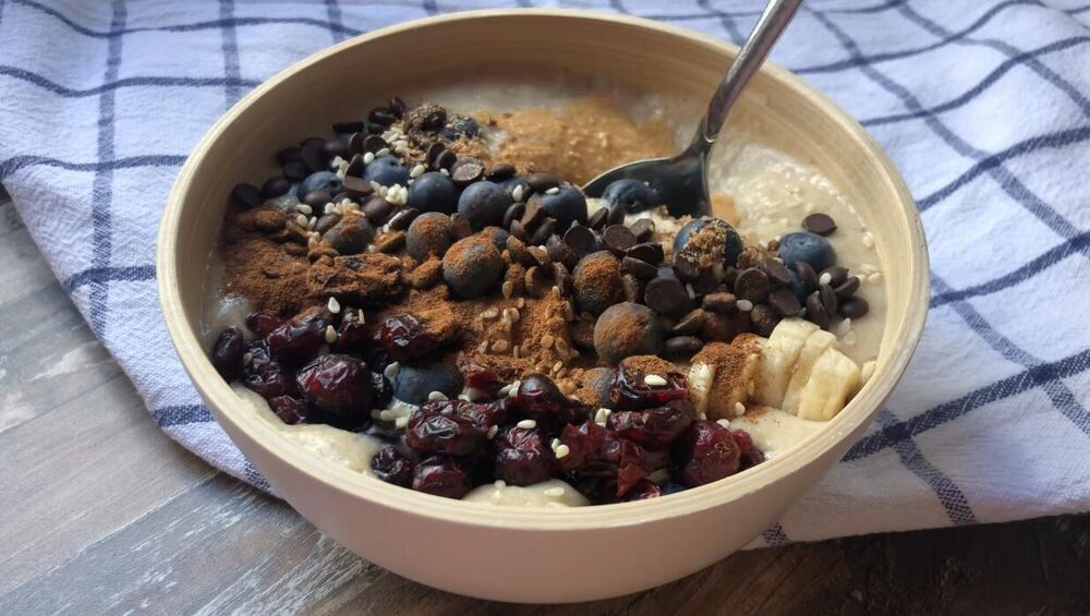 Po želji možete dodati i voće i orašaste plodove