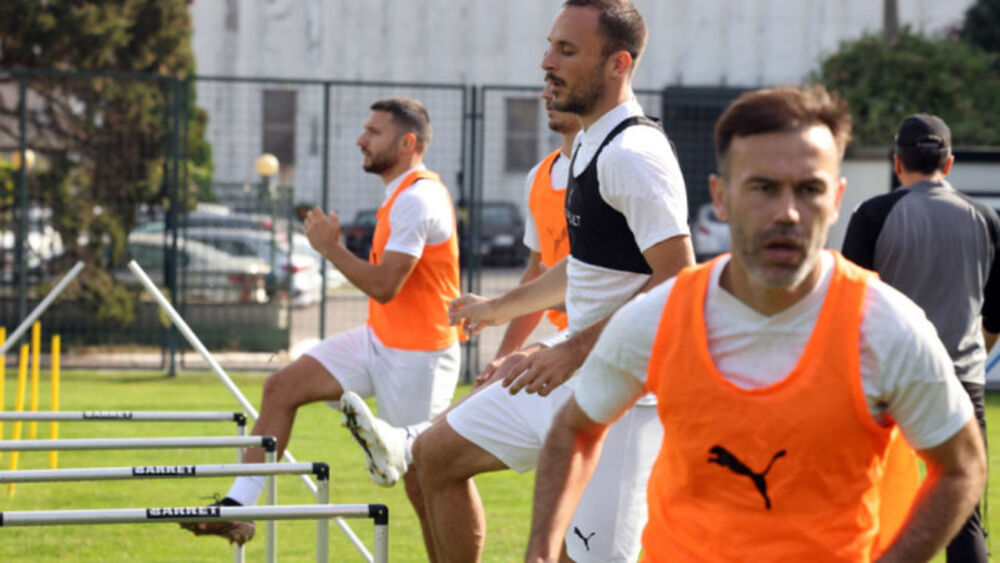 Aleksandar Lutovac na treningu Partizana (poslednji na slici)