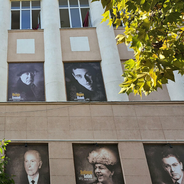 Кruševačko pozorište u saradnji sa upravom Grada Кruševca nastavlja sa uređenjem Trga glumaca