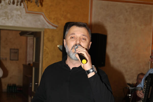 Konačno otkriveno u kakvim je odnosima Nenad Manojlović sa ocem i sestrama: O Radi posebno govorio