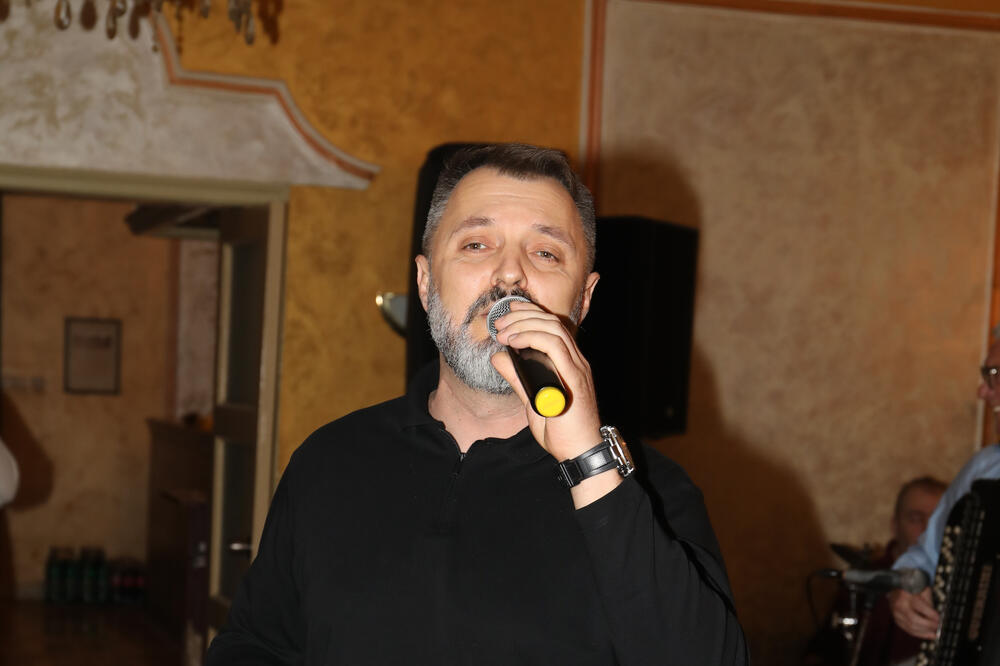 Konačno otkriveno u kakvim je odnosima Nenad Manojlović sa ocem i sestrama: O Radi posebno govorio