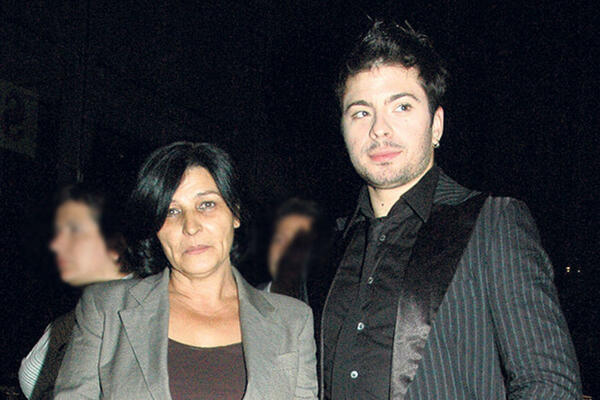 ONA JE BILA SA NJIM U TRENUTKU JEZIVE NESREĆE: Tošetova menadžerka nikada nije POSETILA PEVAČEV GROB, evo zbog ČEGA