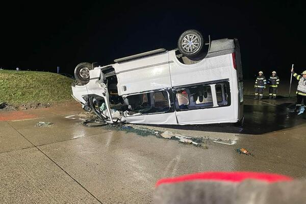 PRVE FOTOGRAFIJE SA MESTA NESREĆE U AUSTRIJI: Povređeno osmoro radnika iz Srbije i Slovenije (FOTO)