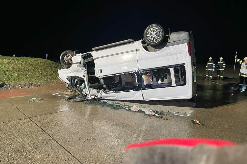 PRVE FOTOGRAFIJE SA MESTA NESREĆE U AUSTRIJI: Povređeno osmoro radnika iz Srbije i Slovenije (FOTO)