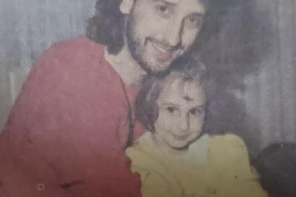 DUGA KOSA, BRADA I ŠIROK OSMEH: Isplivala fotografija iz prošlosti, jel moguće da je ovo ON?