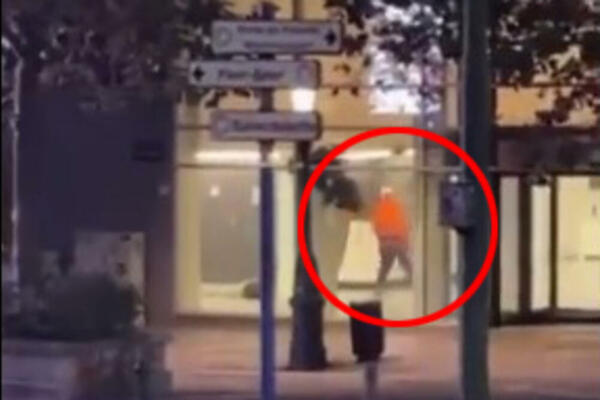 TERORISTA IZ BRISELA SE VRAĆA I OVERAVA ŽRTVU: Objavljen NOVI UZNEMIRUJUĆI SNIMAK! Evo šta je POMENUO! (VIDEO)