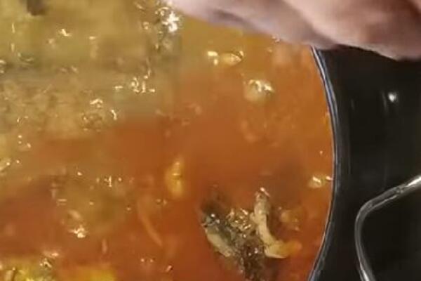 MAĐARI SPREMAJU NAJPIKANTNIJU RIBLJU ČORBU: Ukus kao iz restorana - najprostiji recept