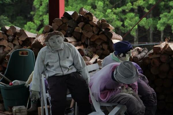 ZA BIZARNIJE OD OVOGA NISTE ČULI, SELO OD KOG PODILAZI JEZA: Pokojnike zamenjuju LUTKAMA, a evo kako je sve POČELO