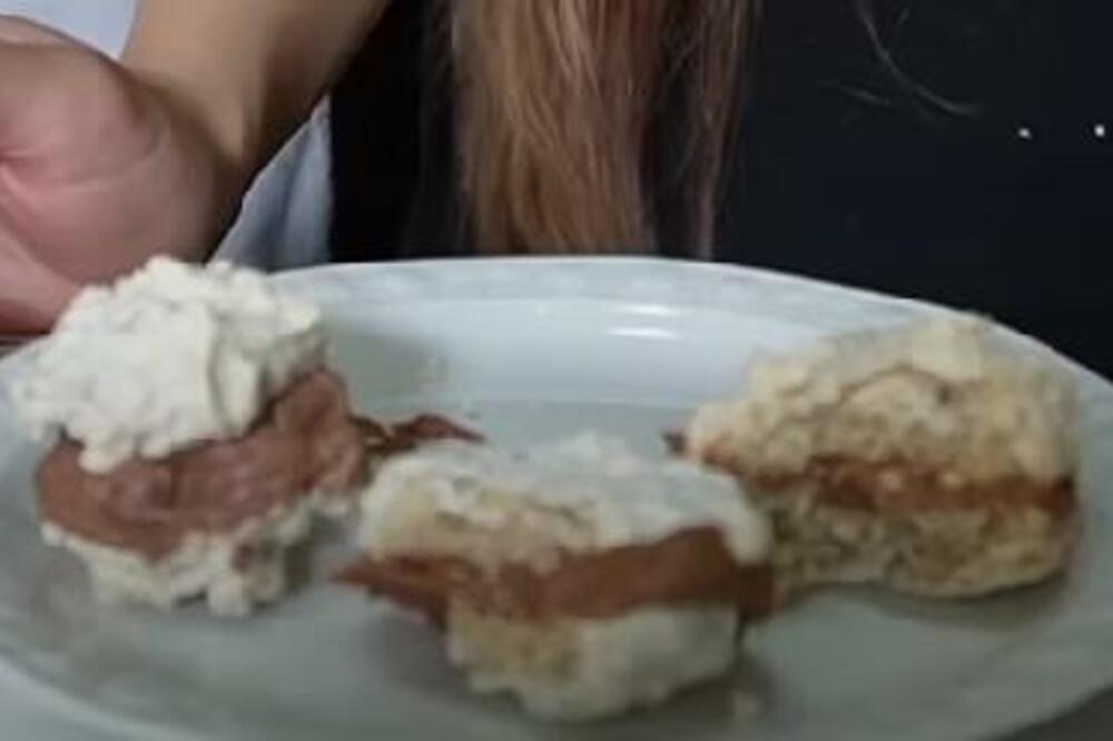 OVO JE BIO NAJBOLJI KOLAČ U JUGOSLAVIJI: Za recept su se svi otimali - mekan i sočan, a jako jeftin