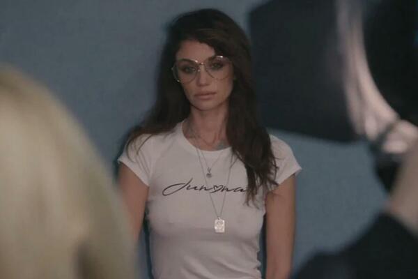 LEPOTICA IZ PLEJBOJA ZALUDELA BALKANCE, POPADALE IM VILICE: Bugarka ne želi brak, a IZVAJANO telo NE KRIJE (VIDEO)