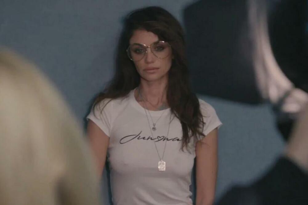 LEPOTICA IZ PLEJBOJA ZALUDELA BALKANCE, POPADALE IM VILICE: Bugarka ne želi brak, a IZVAJANO telo NE KRIJE (VIDEO)