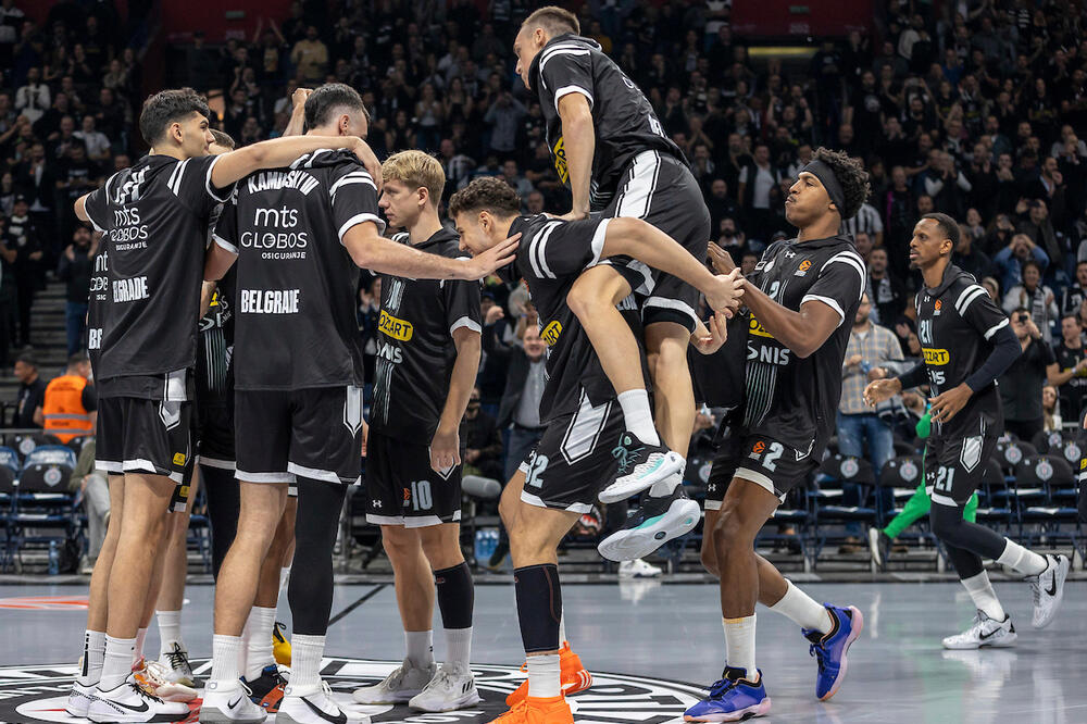 I ONI SU TU! Moćna podrška za košarkaše Partizana u "Areni"! (VIDEO)