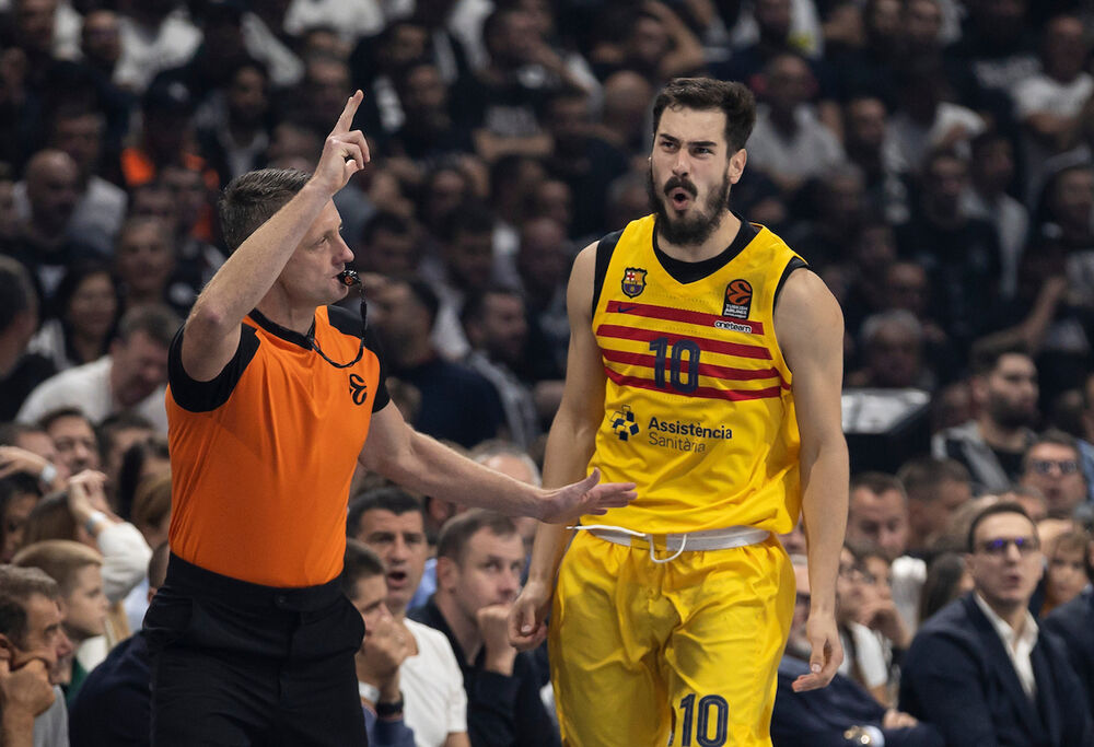 Nikola Kalinić slavi pogođenu trojku