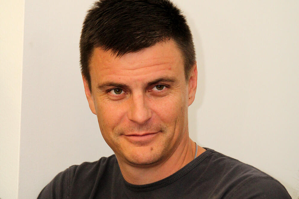 VUK KOSTIĆ UMALO OVU LEPOTICU ODVEO PRED OLTAR: Evo o kakvom venčanju je SANJAO, ovo NIKO od njega ne bi očekivao