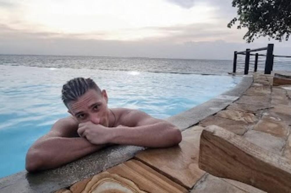 VAŽI ZA NAJZGODNIJEG SRPSKOG GLUMCA, A RETKO KO ZNA OVU INFORMACIJU O NJEMU: Karijeru je započeo GEJ ULOGOM...