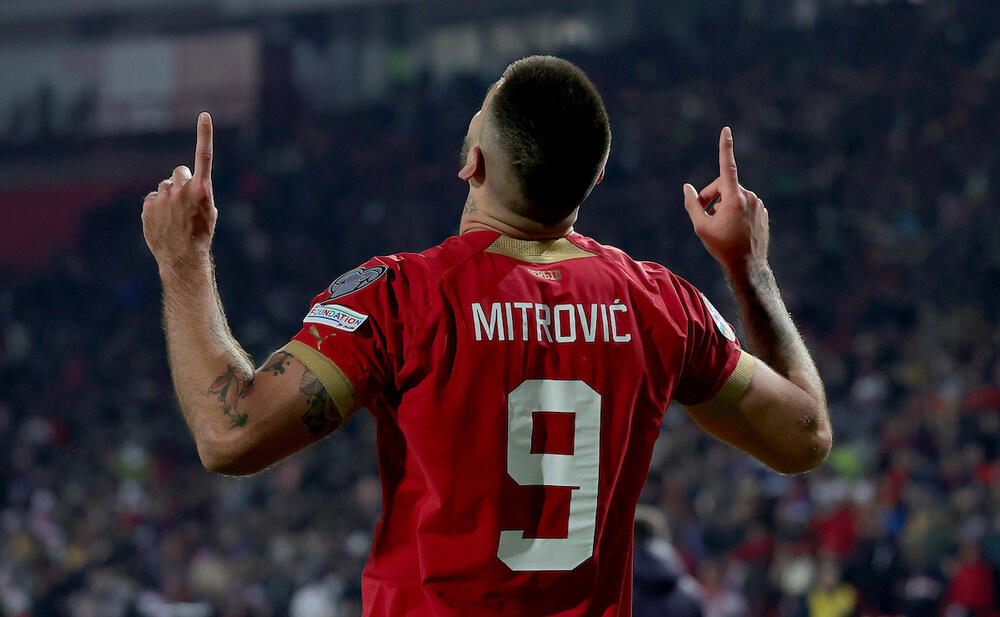Aleksandar Mitrović slavi jedan od golova