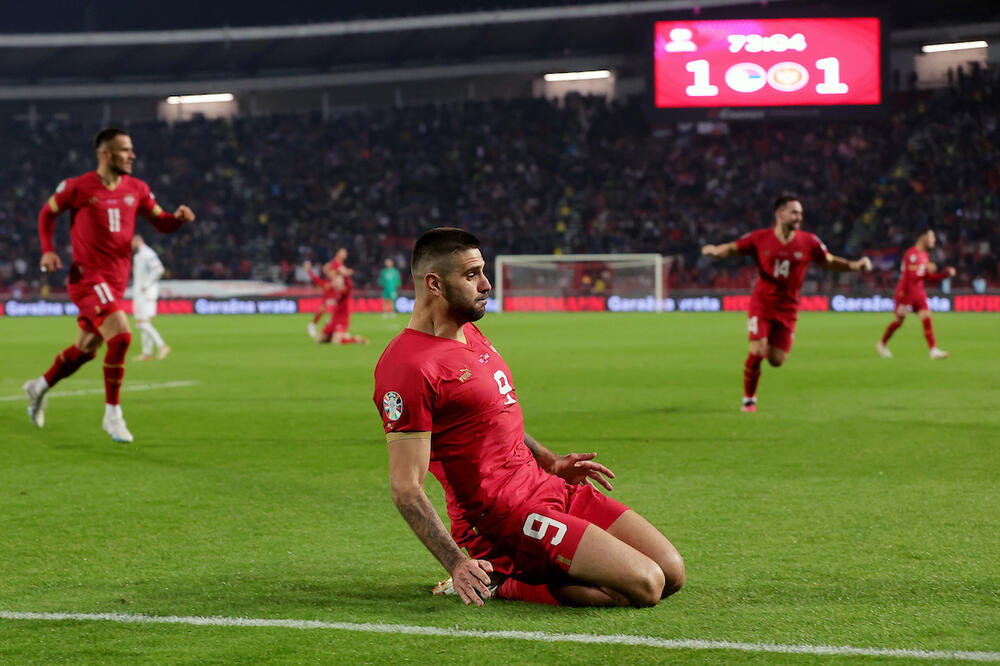 PROBLEMI ZA AL HILAL: Mitrović se sa reprezentativne pauze vratio povređen!