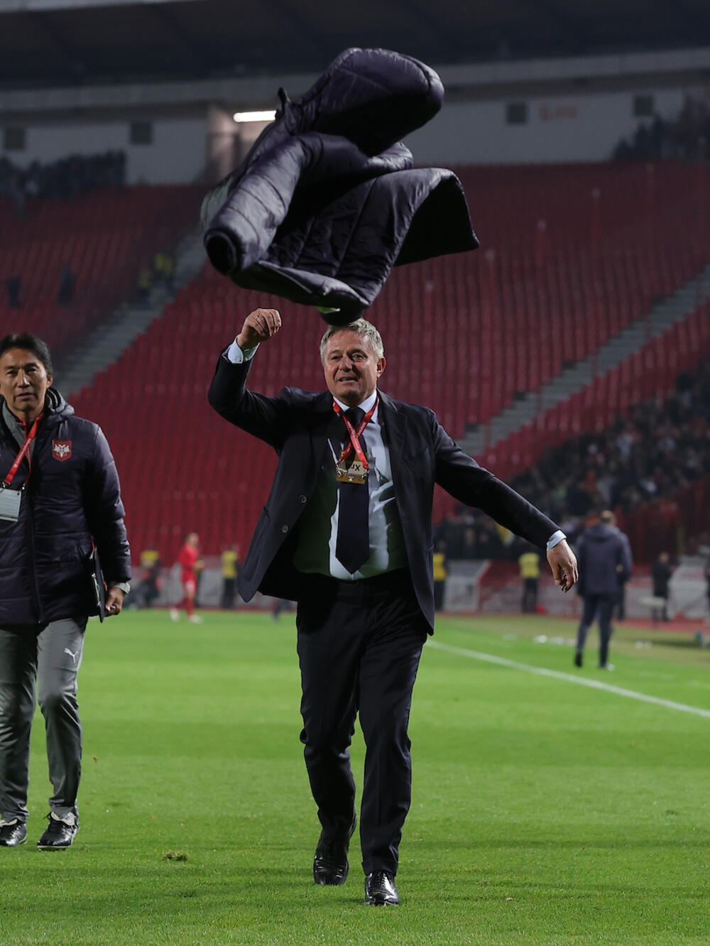 Piksi baca jaknu posle pobede nad Crnogorcima