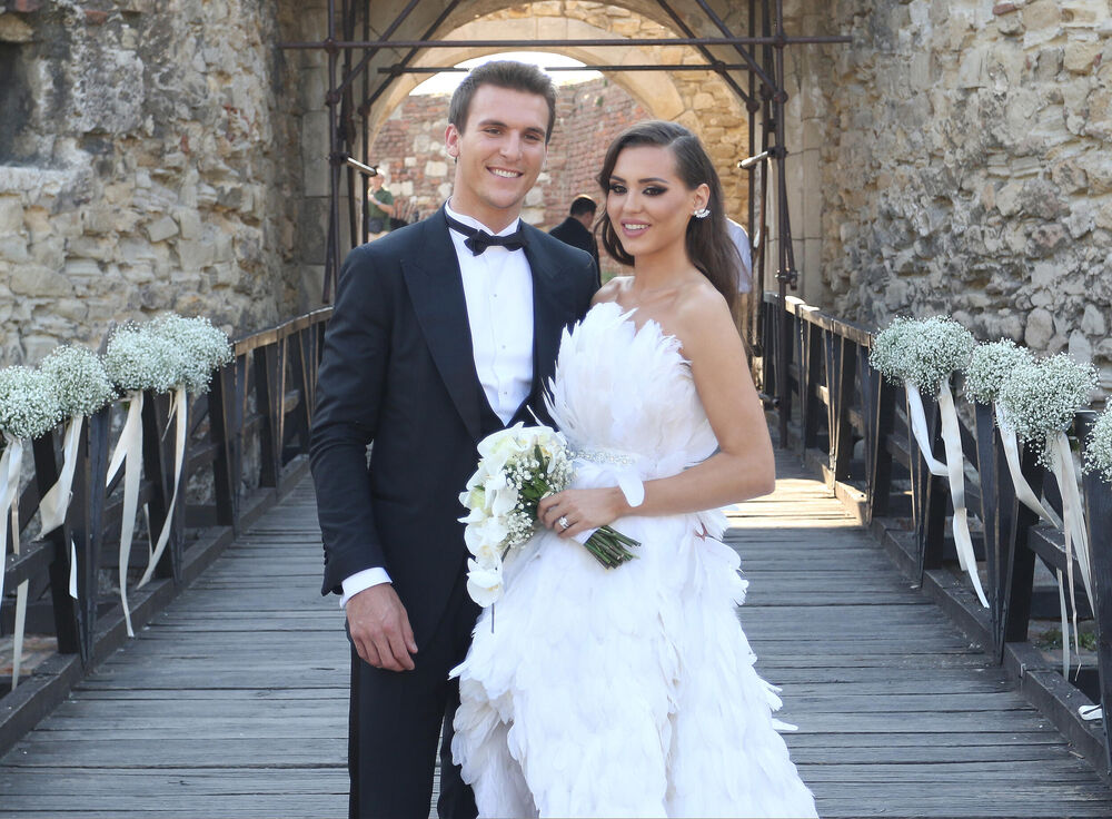 Anja Valente sa svojim izabranikom na svadbi