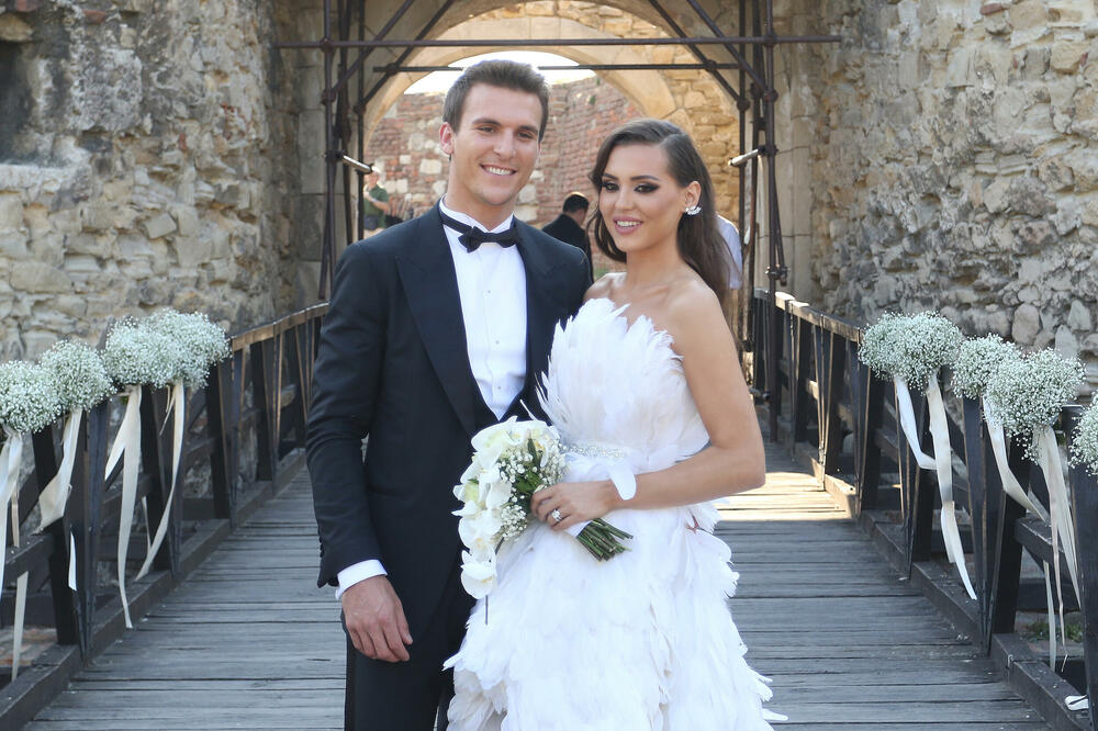 KO JE PIKSIJEVA ĆERKA O KOJOJ VEČERAS SVI BRUJE? Porodila se po 4. put, a ovo NISTE ZNALI o njoj