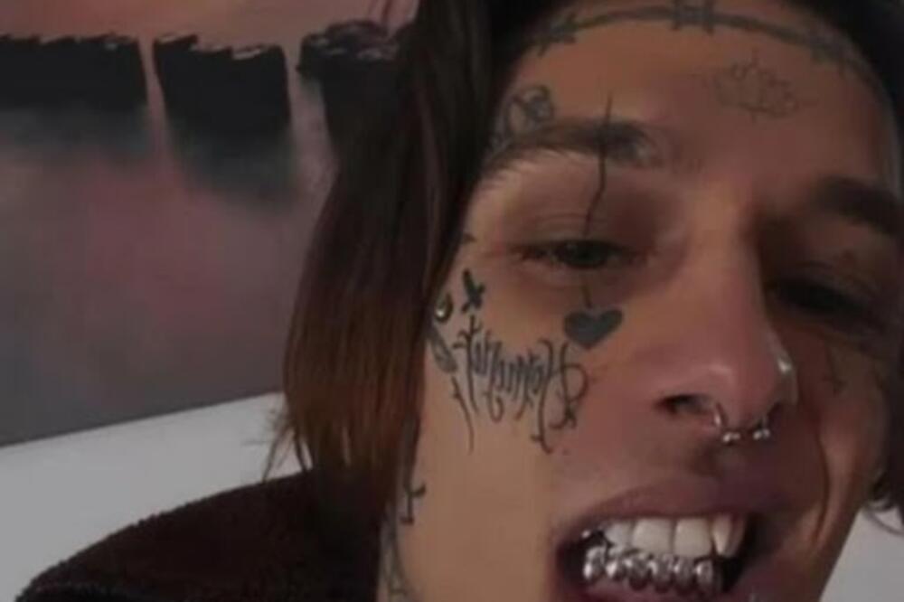 DA LI PREPOZNAJETE OVOG ČOVEKA? Napravio VELIKU PROMENU i FRAPIRAO svojim IZGLEDOM, šta mu se dešava? (FOTO)