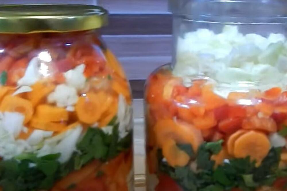 CARSKA TURŠIJA U TEGLI BEZ KUVANJA: Najbolja zimnica starih domaćica - recept se prenosi sa kolena na koleno