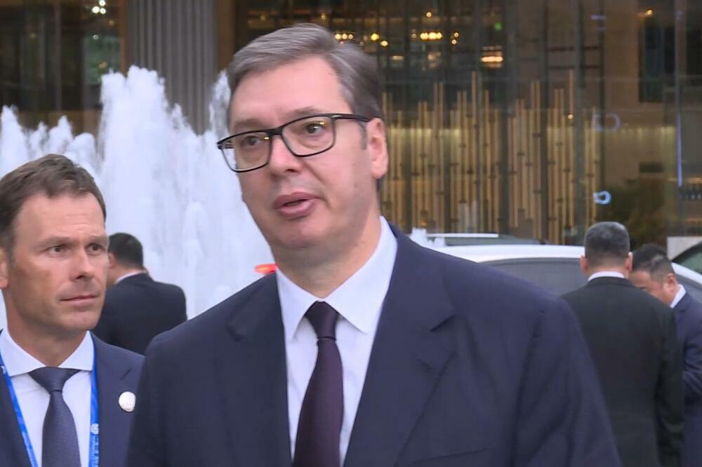 VUČIĆ PORUČIO IZ KINE: Moramo sačuvati mir u NEMOGUĆIM USLOVIMA, svet kao da je POLUDEO - podižu uloge DO KRAJA