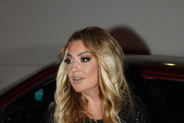 OBJAVILA FOTOGRAFIJU SA POKOJNIM OCEM I RASPLAKALA MNOGE: Njena BOL ni posle MNOGO GODINA ne jenjava