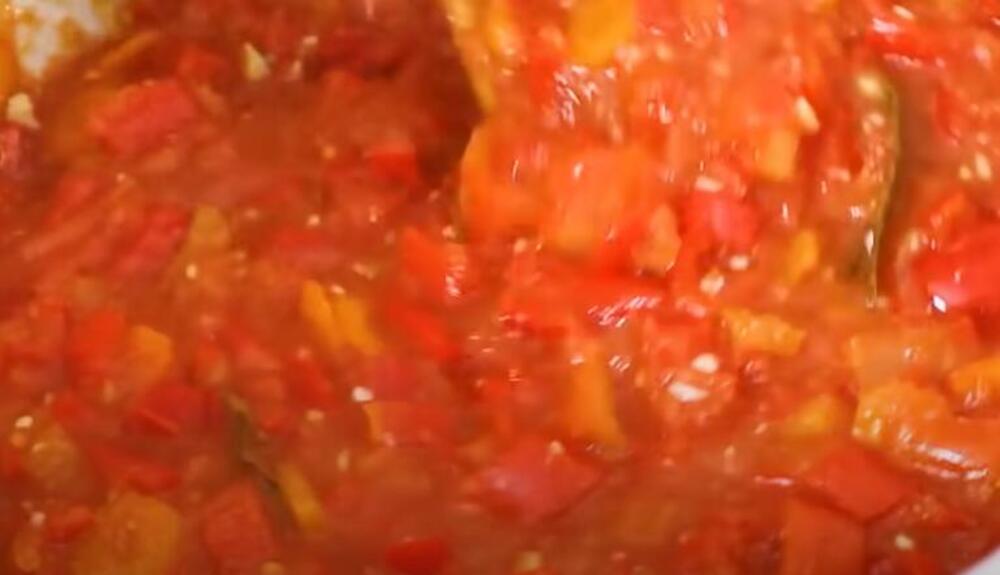 Kuvanje paradajza sa belim lukom