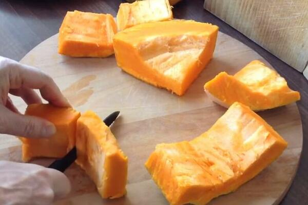 Evo šta se dešava u vašem organizmu ako jedete bundevu 7 dana! Neverovatan proces, u crevima kreće ovaj proces...