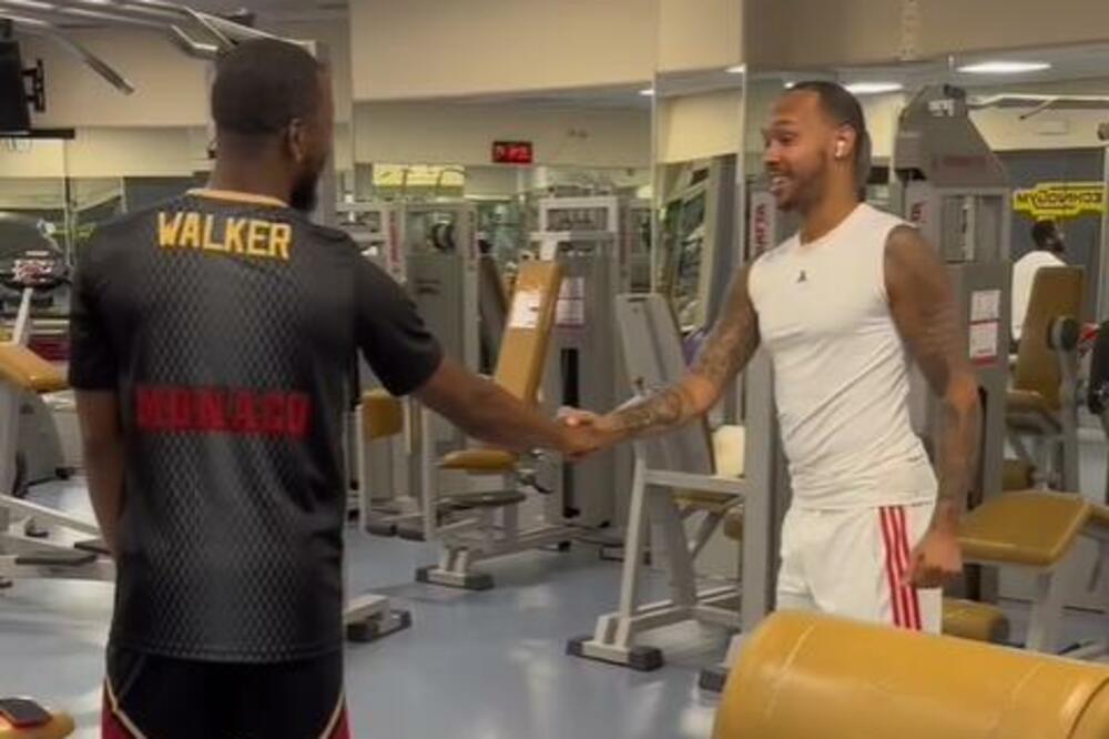 VOKER IZAZVAO POMAMU NAVIJAČA ZVEZDE I IZNENADIO NEJPIRA: Moćan pozdrav Kembe i Šabaza pre početka meča! (VIDEO)