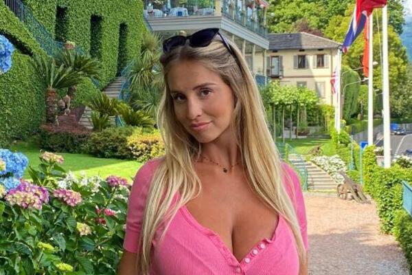 KAKO ČOVEK DA JE GLEDA U OČI? Voditeljka sa NAJJAČIM GRUDIMA obara Ginisov REKORD, da li je realna?