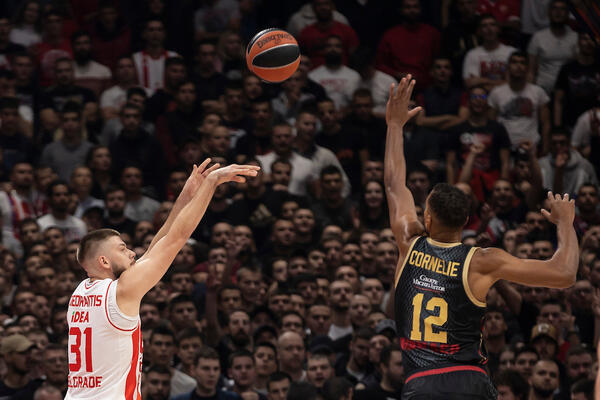 ROKAS ROKA NENORMALNO: Zvezdin Litvanac pogodio prve 4 TROJKE, jedna je bila NESTVARNA! (VIDEO)