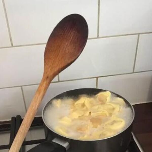 SRBI, PROVERITE ODMAH DANAS POSUĐE! Ako vam se ovo pojavi na šerpi, zdravlje može biti ugroženo - BACITE JE ODMAH