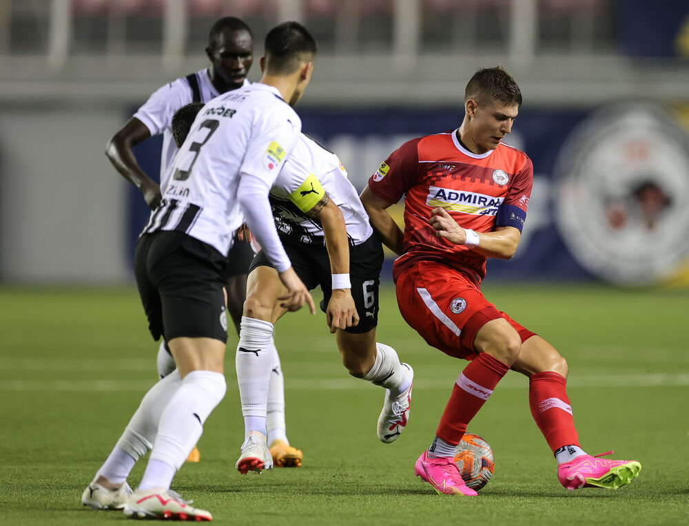 Miloš Luković (desno) na utakmici IMT-a i Partizana