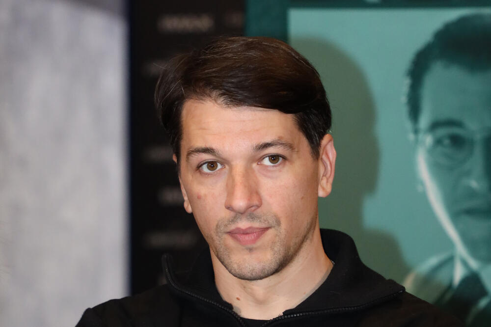 SADA JE JASNO NA KOGA LIČI VIKTOR SAVIĆ: Ovaj DASA je OTAC poznatog glumca, sa sinom delio KADAR