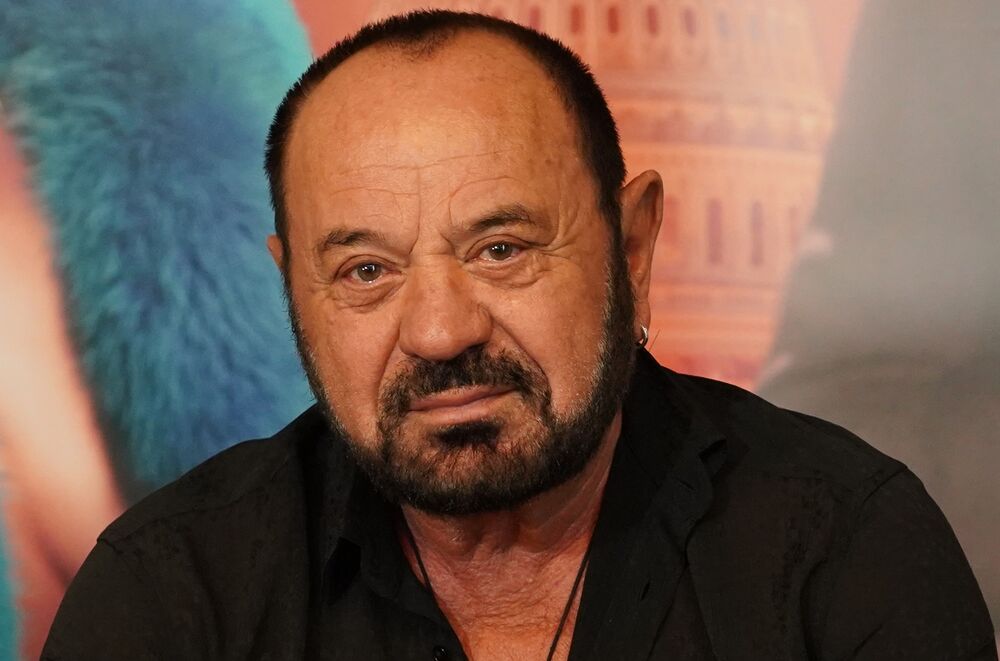 CELU JAVNOST I ESTRADU LAGAO KAKO SE ZOVE? Osvanula LIČNA KARTA folkera iz 1980., nacija na aparatima