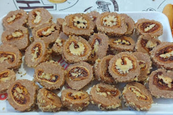 BAKIN RECEPT ZA NAJTRAŽENIJI KOLAČ SA SMOKVAMA I ORASIMA: Prvi nestane sa tanjira, gosti će se OTIMATI