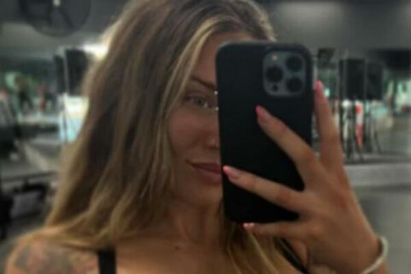 SMRŠALA 30KG, A SVAKOG DANA JEDE ČOKOLADU: Vodi se POSEBNIM režimom ishrane i zato izgleda kao MANEKENKA (VIDEO)